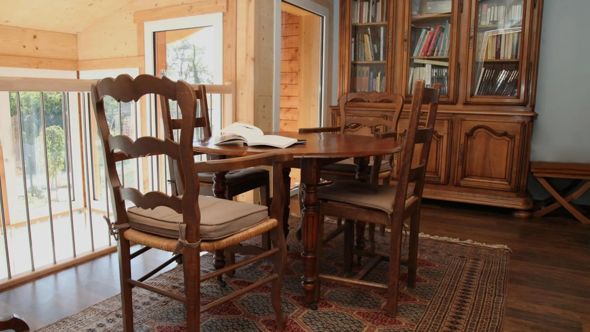 Maison Addama Neyron Frankrike